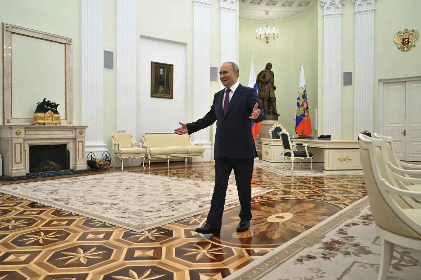 Vladimirs Putins sagaida Stīvu Vitkofu.