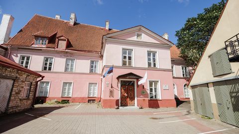 FOTOD ⟩ Stenbockist kolmas maja paremale