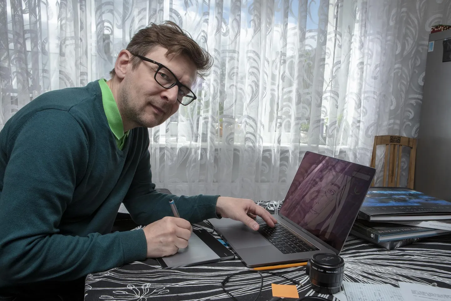 Andres Adamson tõdes, et eriolukord arvutigraafika õpetamist ei takista. Temagi leiab kasu massiliselt kasutatavast Zoomi keskkonnast.