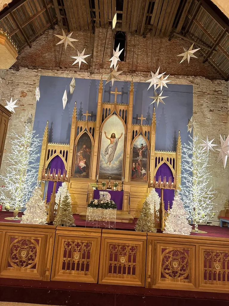 В Ропажской церкви снова создан впечатляющий Сад света. 3 декабря 2023 года