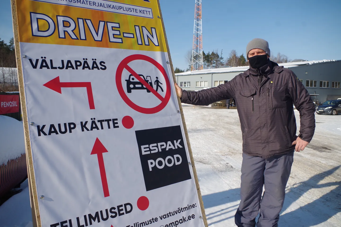 Espak ehituskaupade Võru kaupluse juht Remo Allikas pani käima drive-in müügi.