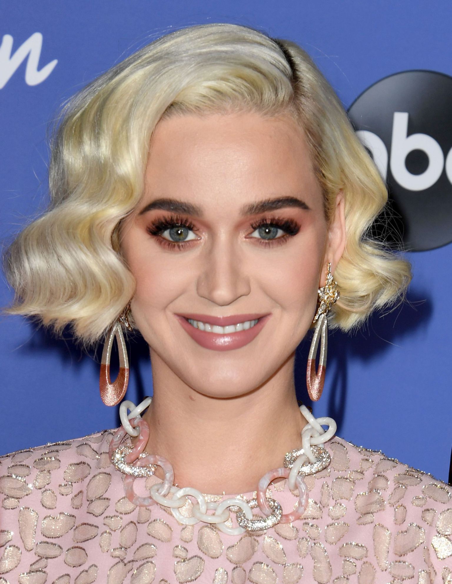 Katy Perry tähistas uue albumi ilmumist haiglavoodis