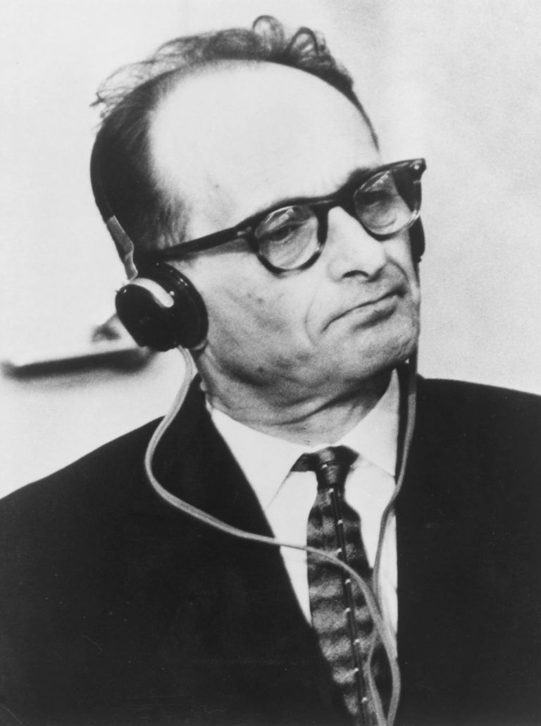 Nats Adolf Eichmann 1961. aastal Iisraeli Jeruusalemma kohtus.
