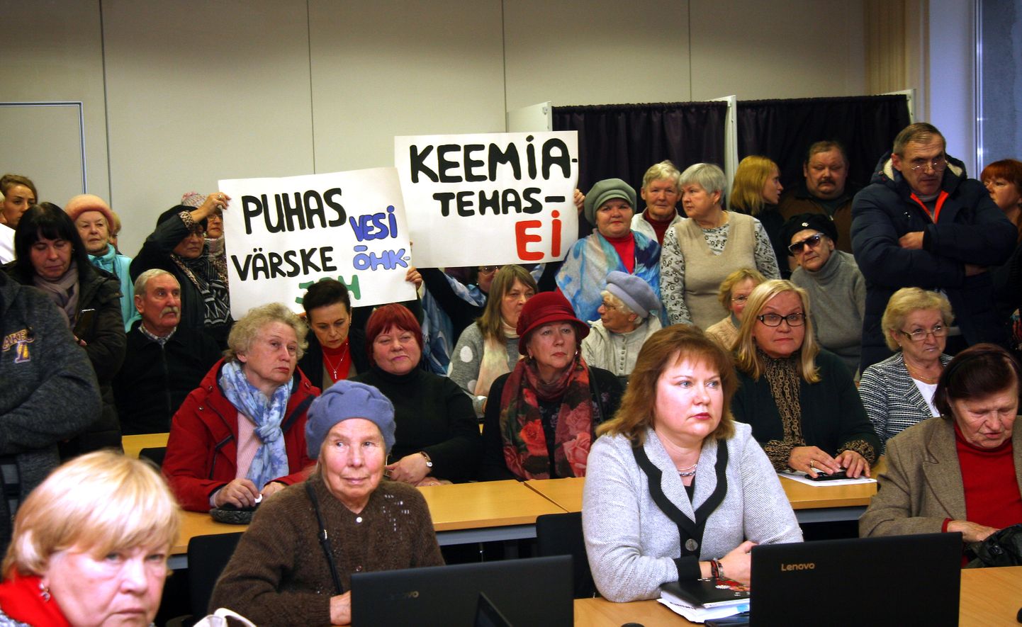 Kohtla-Järve linnavolikogu jättis 2019. aasta oktoobris linnaelanike valvsa pilgu all õlitehast puudutava otsuse vastu võtmata.
