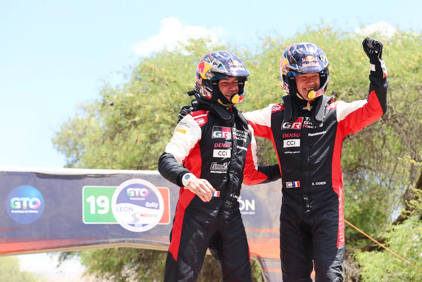 Kaardilugeja Vincent Landais (vasakul) ja Sébastien Ogier.