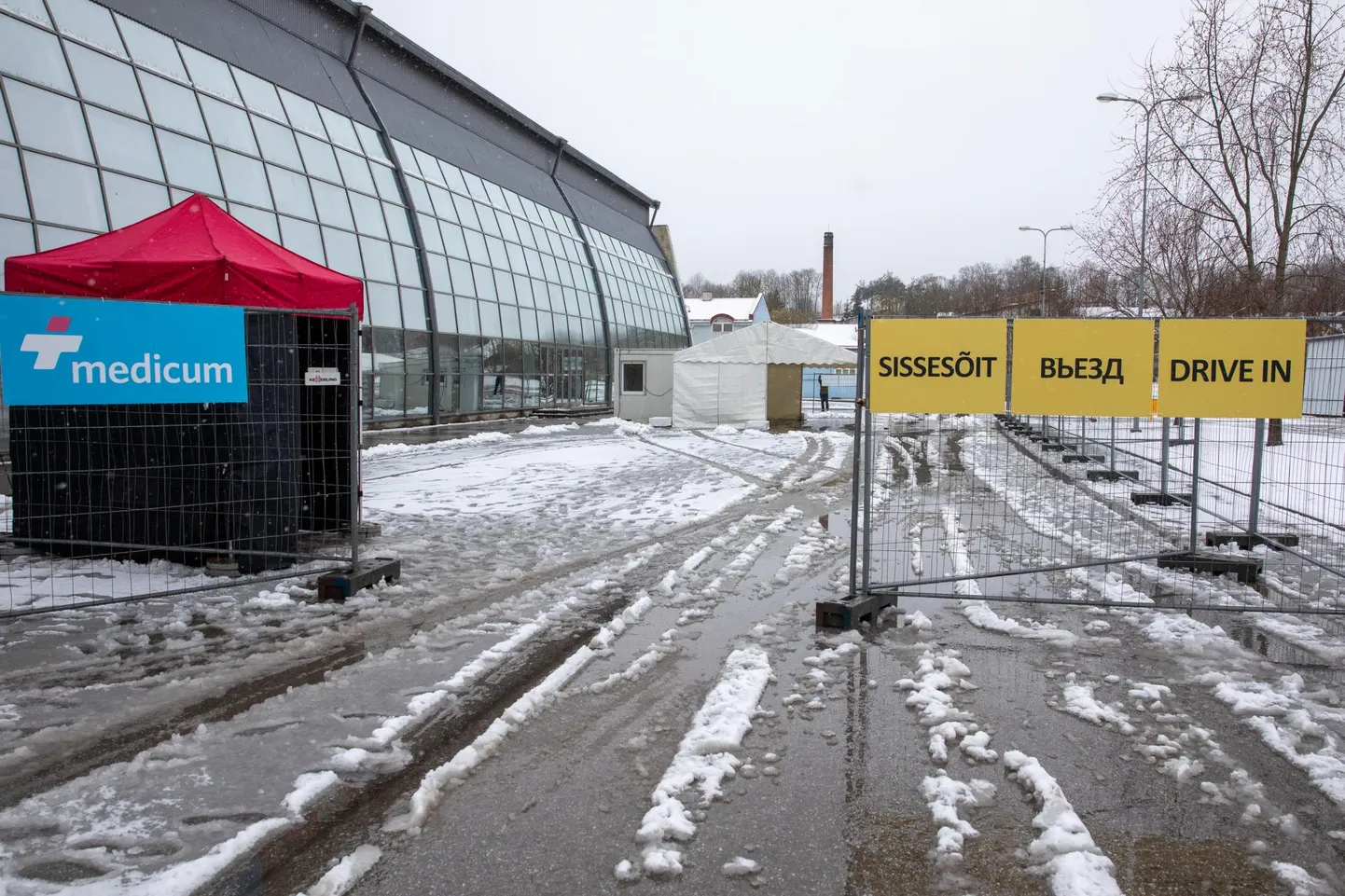 Täna hakkab Rakvere spordikeskuse kõrval parklas tööle drive-in-testimispunkt.