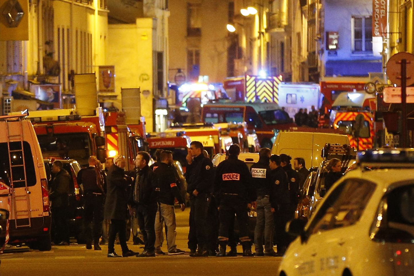 Prantsuse politsei reageerimas 2015. aasta 14. novembri terrorirünnakutele Pariisis.