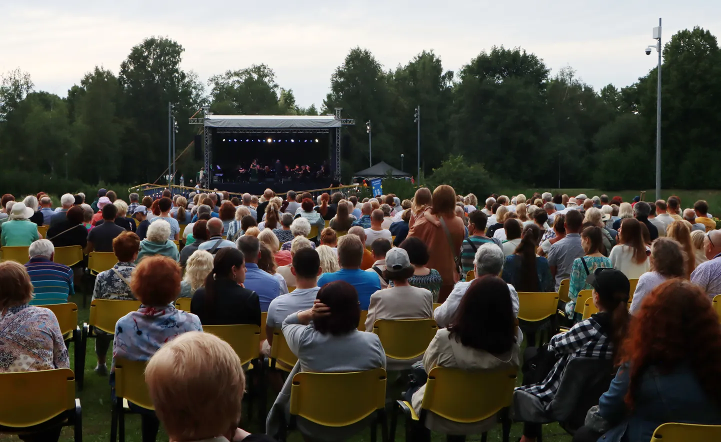 Muusika kaikus festivalipäeval üle kogu rahvapargi.