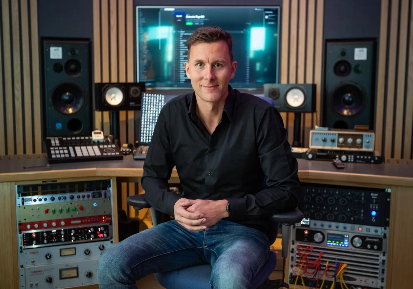 Petri Mannonen on Eesti Fonogrammitootjate Ühingus esimese major-label&#39;i esindaja. Kokku soovis ta saada Tallinnas Downtown Studios, kus suvel peeti eesti-soome laululaagrit. Universal Music Groupi Balti piirkonna eest on Mannonen vastutanud kolm aastat.