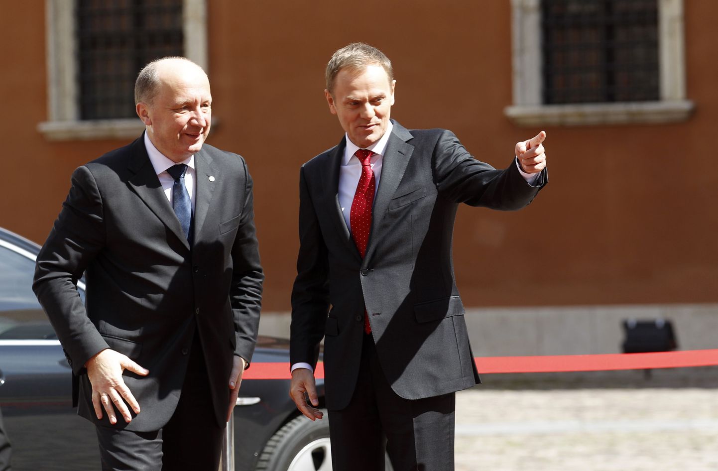 Leedu peaminister Andrius Kubilius (vasakul) koos Poola valitsusjuhi Donald Tuskiga.