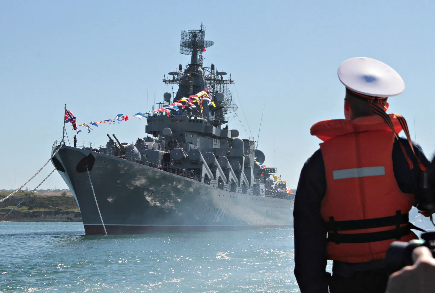 Крейсер "Москва" в 2013 году.