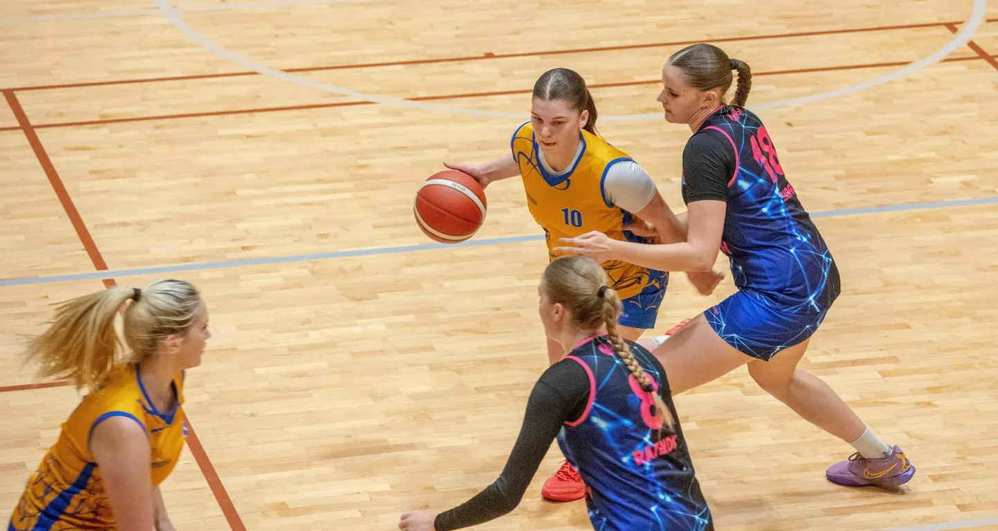 Jessica Ristimets (palliga) viskas pärnakate parimana 21 punkti.