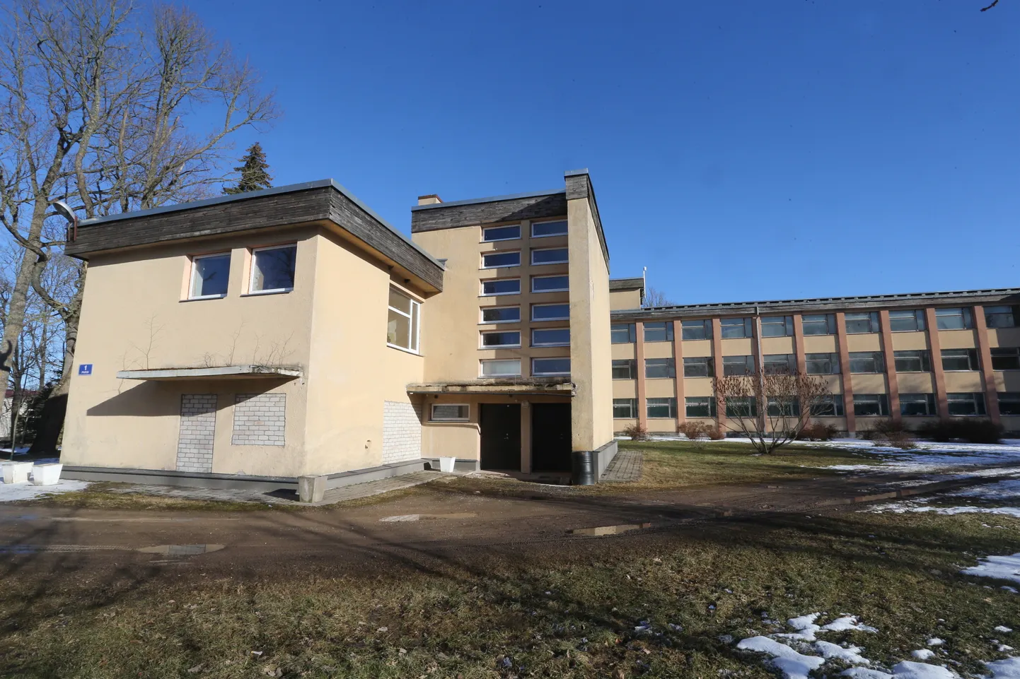 Elva abivallavanema Mikk Järve sõnul 
kasutas Vahur Jaakma Ulila keskusehoone renoveerimiseks mõeldud raha valedel eesmärkidel. Jaakma omakorda peab süüdistusi alusetuks.