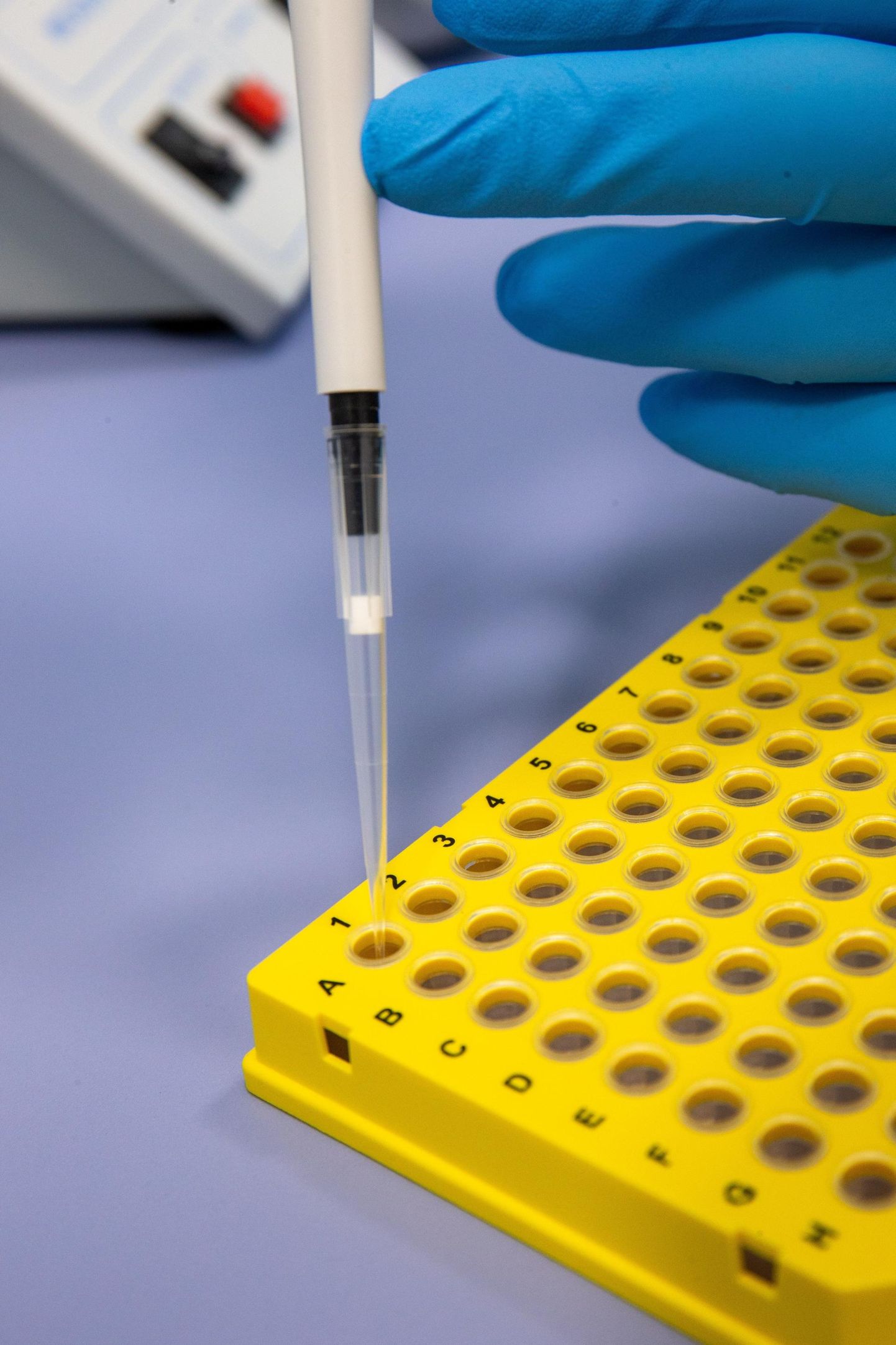Viimase ööpäeva jooksul analüüsiti Eestis 961 haigust COVID-19 põhjustavat SARS-CoV-2 viiruse esmast testi.