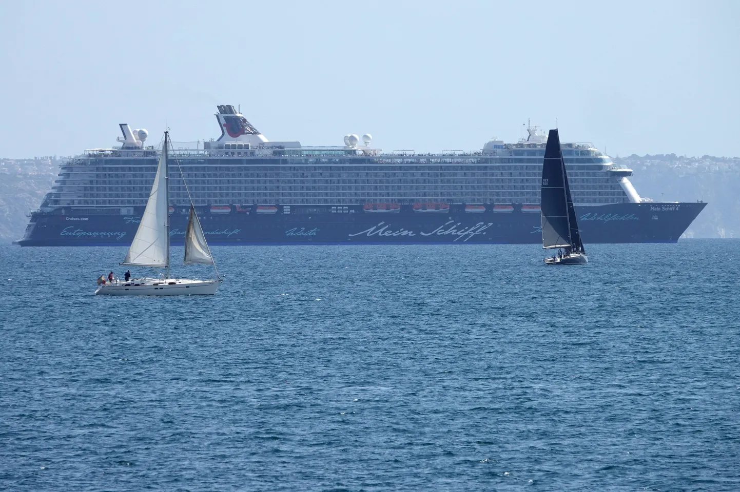 Eestit külastav kruiisilaev Mein Schiff 4 Hispaanias, Mallorcal.