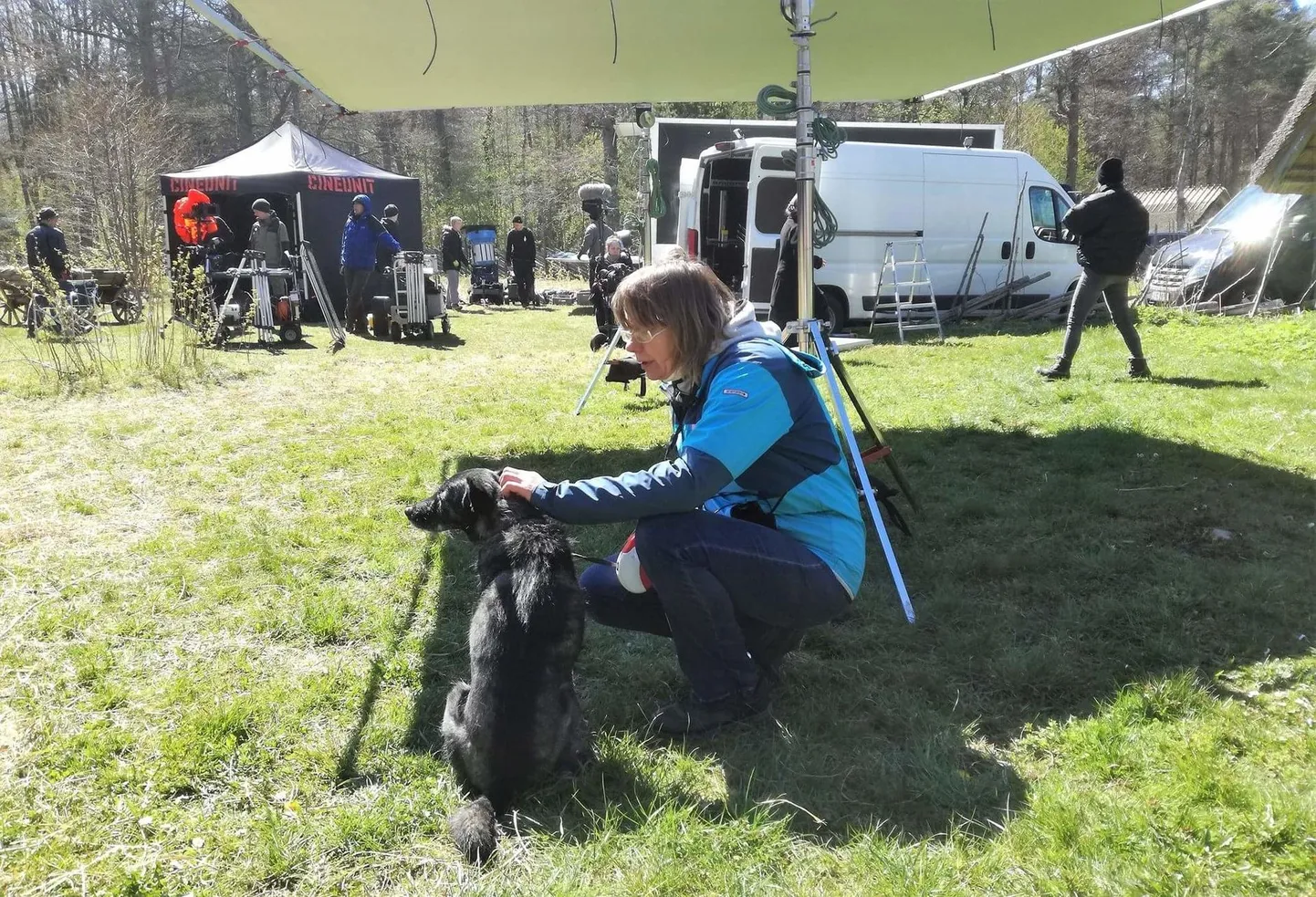 Jana Juhkami hoole all oli filmivõtete ajal ka koer Ärni, kelle hea kasvatus tegi laualt söögi varastamise raskeks.