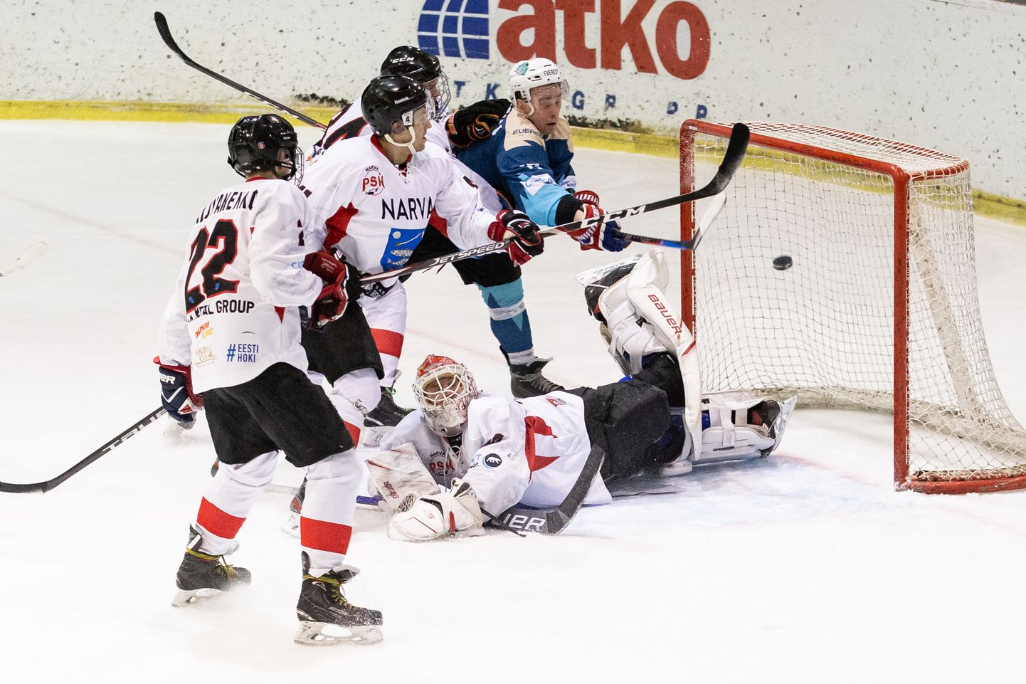 Хоккейные битвы между кохтла-ярвеским "Everest" и "Narva PSK" в последние годы были равносильными. В первой игре нынешнего сезона победил "Everest" со счетом 5:3.