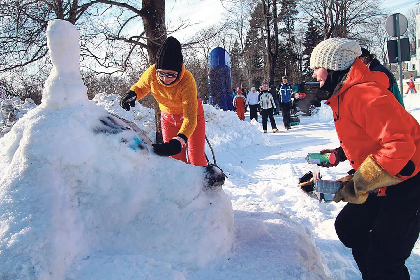 Talimängudel esimest korda kavas olnud lumelinna ehitamise võistlus Munamäe pargis pakkus palju tegemisrõõmu nii noortele kui vanadele.