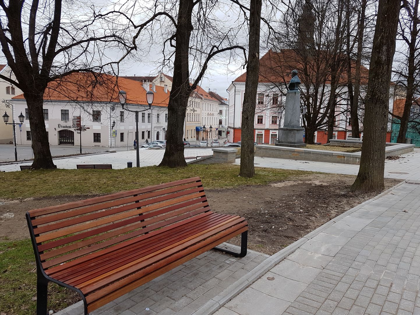 Estiko soovib Tartu vanalinna paigutada enda 100. aastapäevaks pingi.