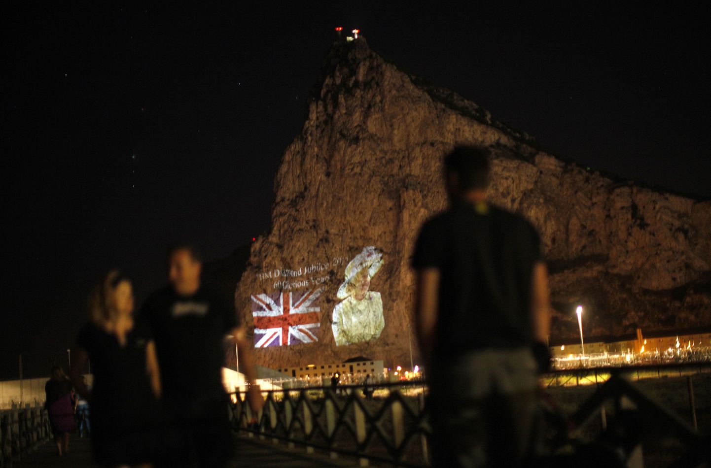 Briti kuninganna Elizabeth II ja Briti lipu pilt Gibraltari kaljul