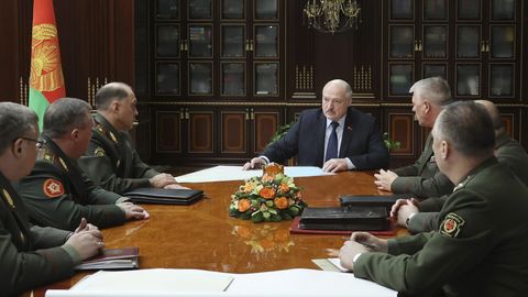 В Беларуси одобрили закон о казни чиновников за госизмену. Эксперты опасаются худшего