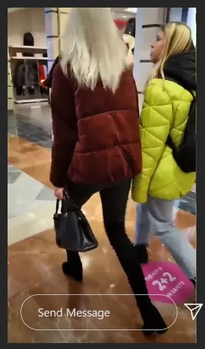 Фокин снял на видео девушку в торговом центре.
