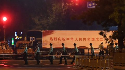Pekingi kesklinn blokeeriti sõjaväeparaadi prooviks