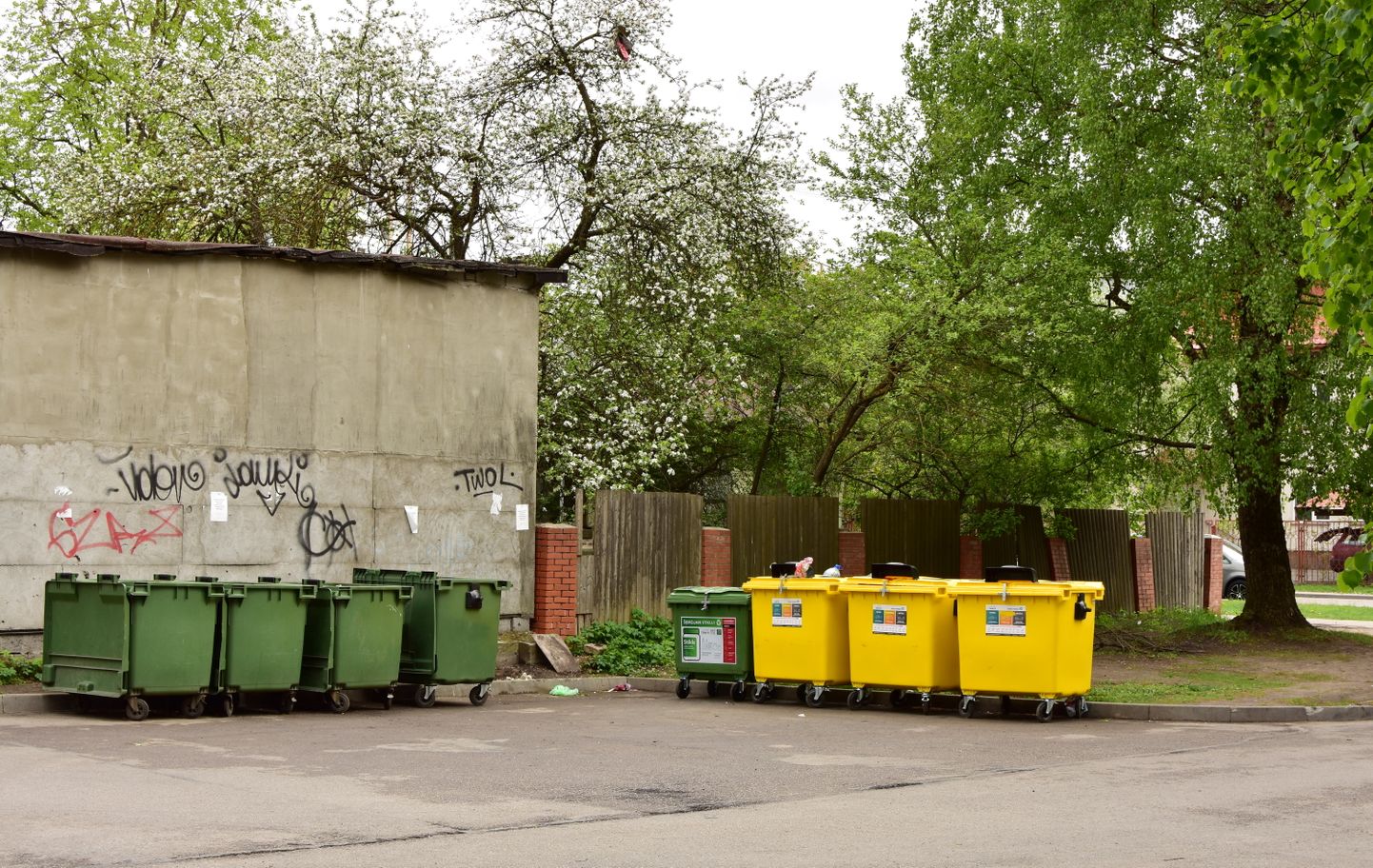 Atkritumu šķirošanas konteineri. Ilustratīvs foto