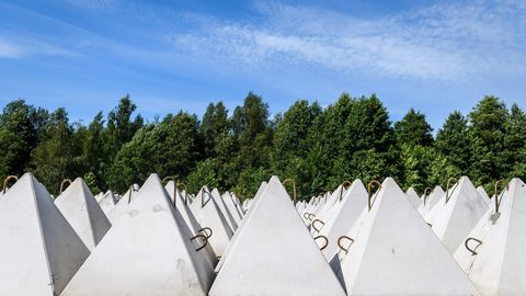 Lietuva pie Krievijas un Baltkrievijas robežas uzstāda "pūķa zobus"