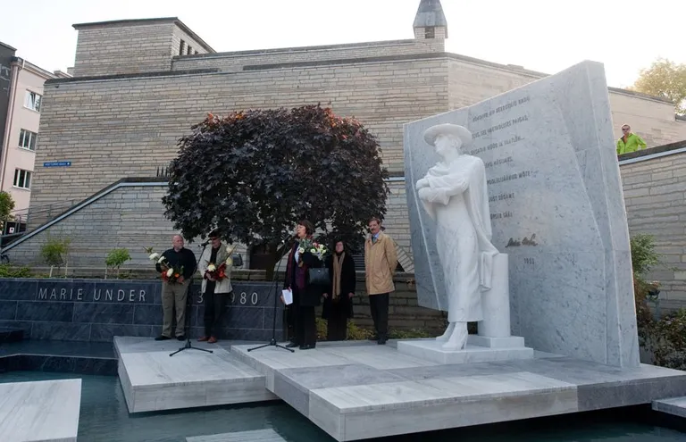 Marie Underi monument.