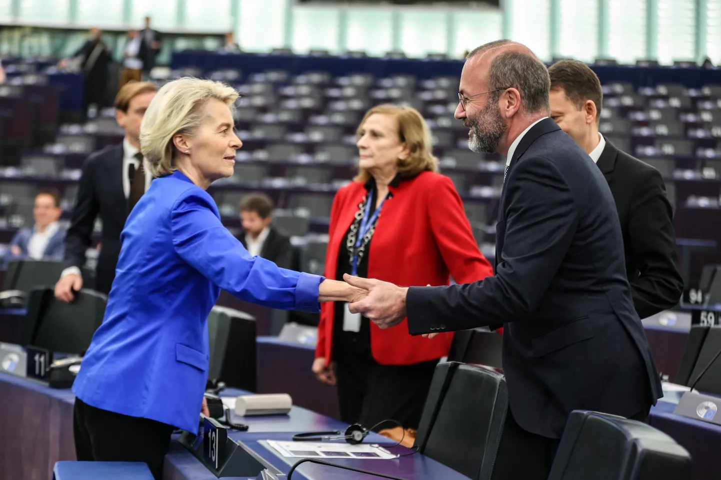 Euroopa Komisjoni president Ursula von der Leyen ja konservatiivse Euroopa Rahvapartei fraktsiooni juht Manfred Weber eile enne Iisraeli-Hamasi sõja debatti Strasbourgis. Weber avaldas von der Leyenile toetust Iisraelile selge poolehoiu väljendamisel. 