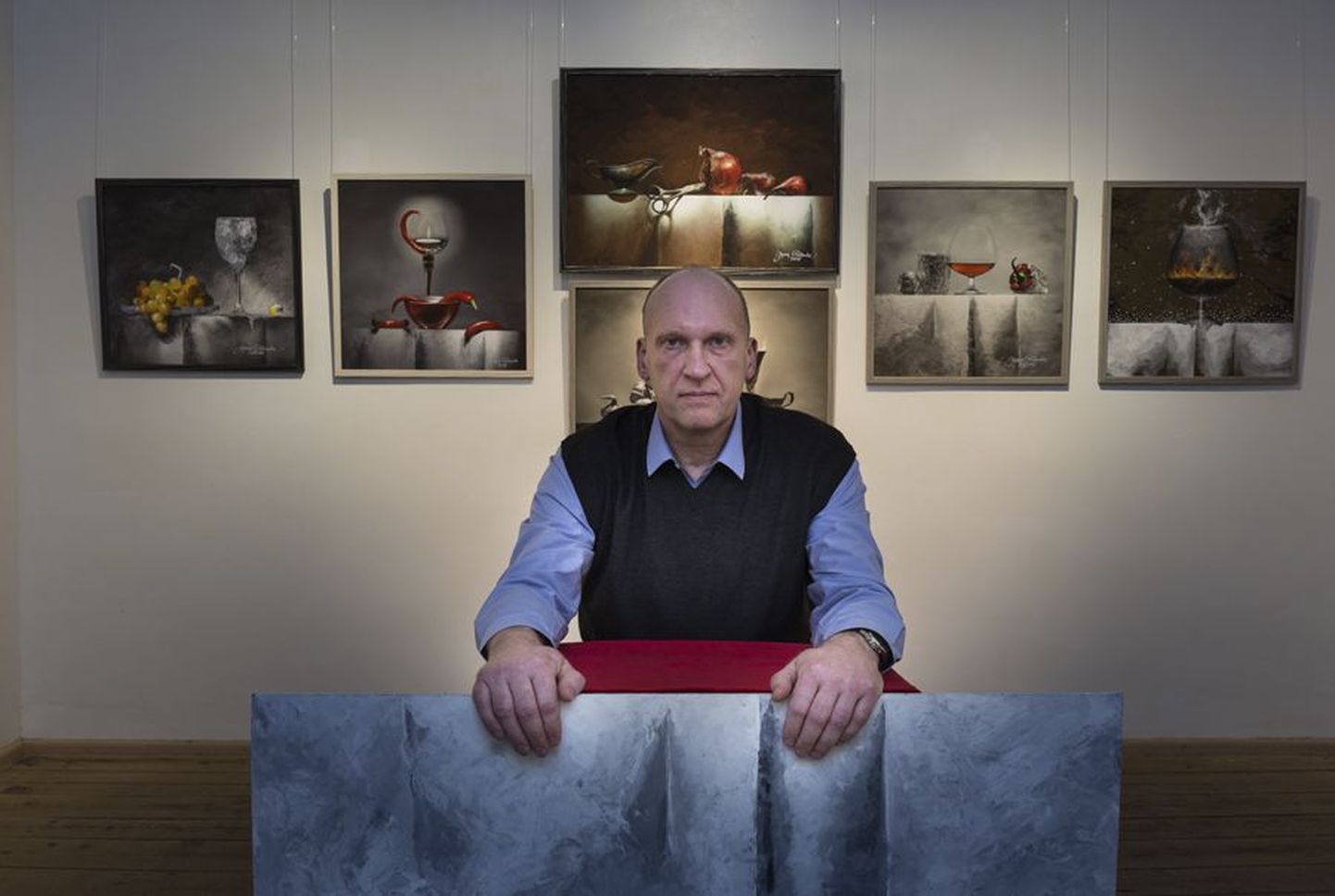 Jaan Pääsuke ja tema kunstiks saanud fotod Kondase keskuses.