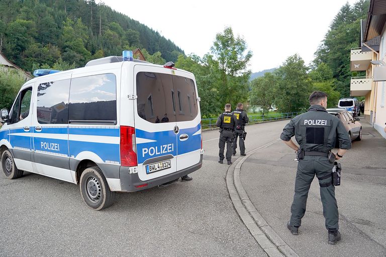 Saksamaal Oppenau lähedal toimus politseioperatsioon, mille käigus tabati politseinikelt relvad ära võtnud Yves Etienne Rausch