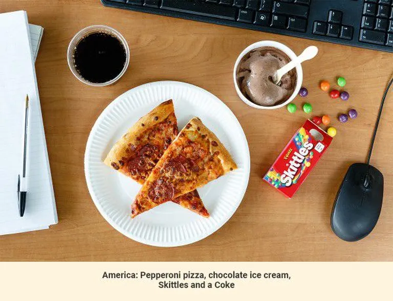 Lõunasöök Ameerikas: pepperoni-pitsa, šokolaadijäätis, Skittlesi kommid ja Coca-Cola. Foto: