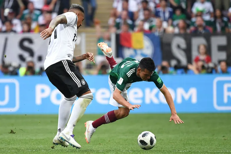 Mehhiko koondise ründaja Hirving Lozano (paremal) ja Saksa koondise kaitsja Jerome Boateng