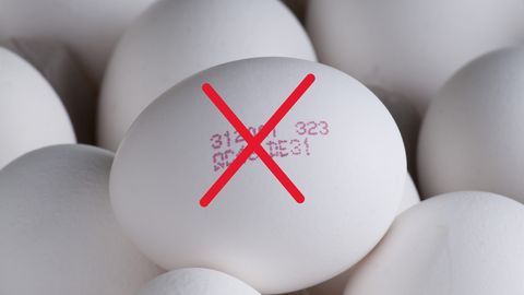 ВИДЕО ⟩ Как убрать маркировку с яиц перед покраской?