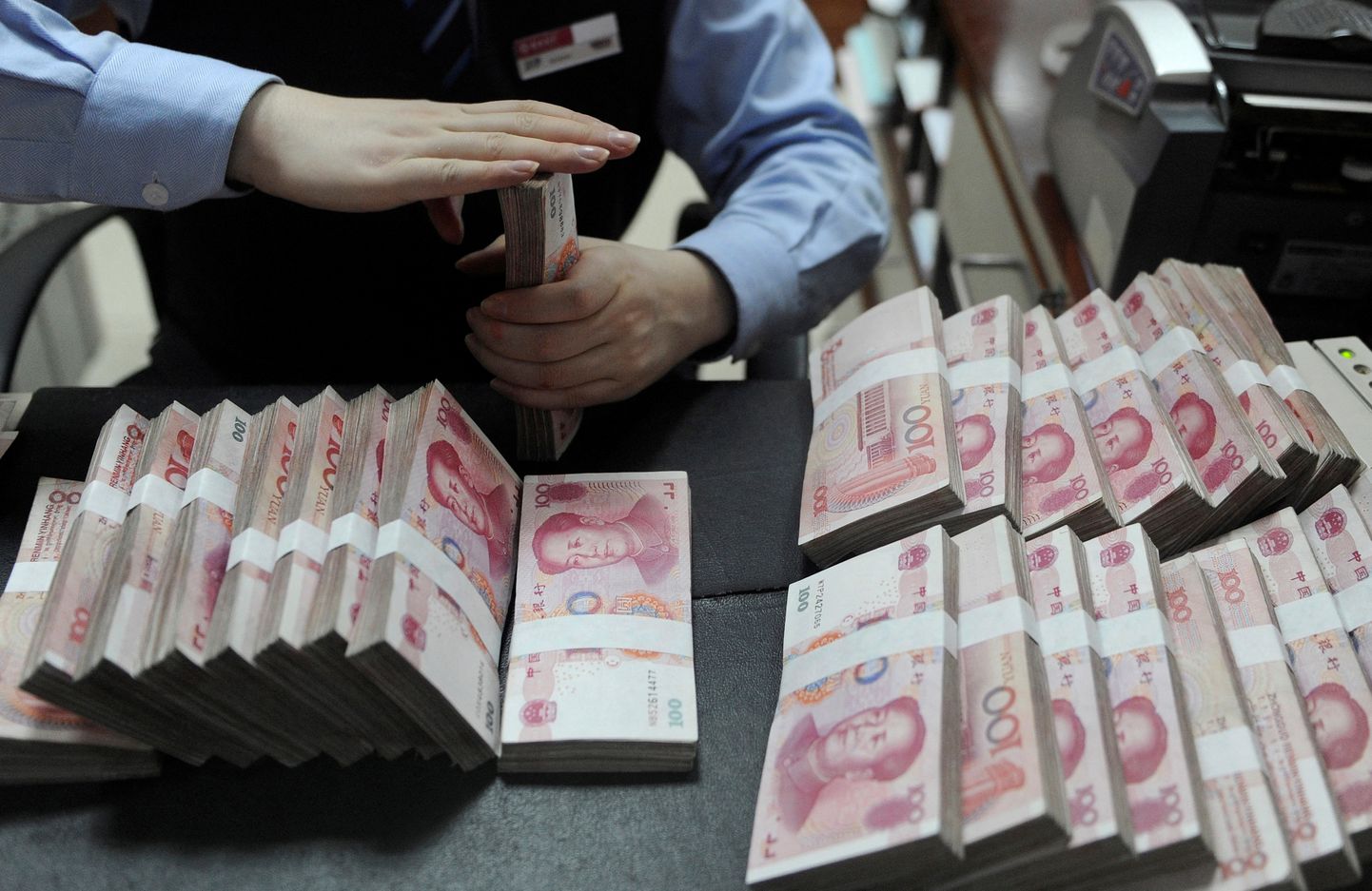 Hiinlased tassivad raha Hiinast Hongkongi