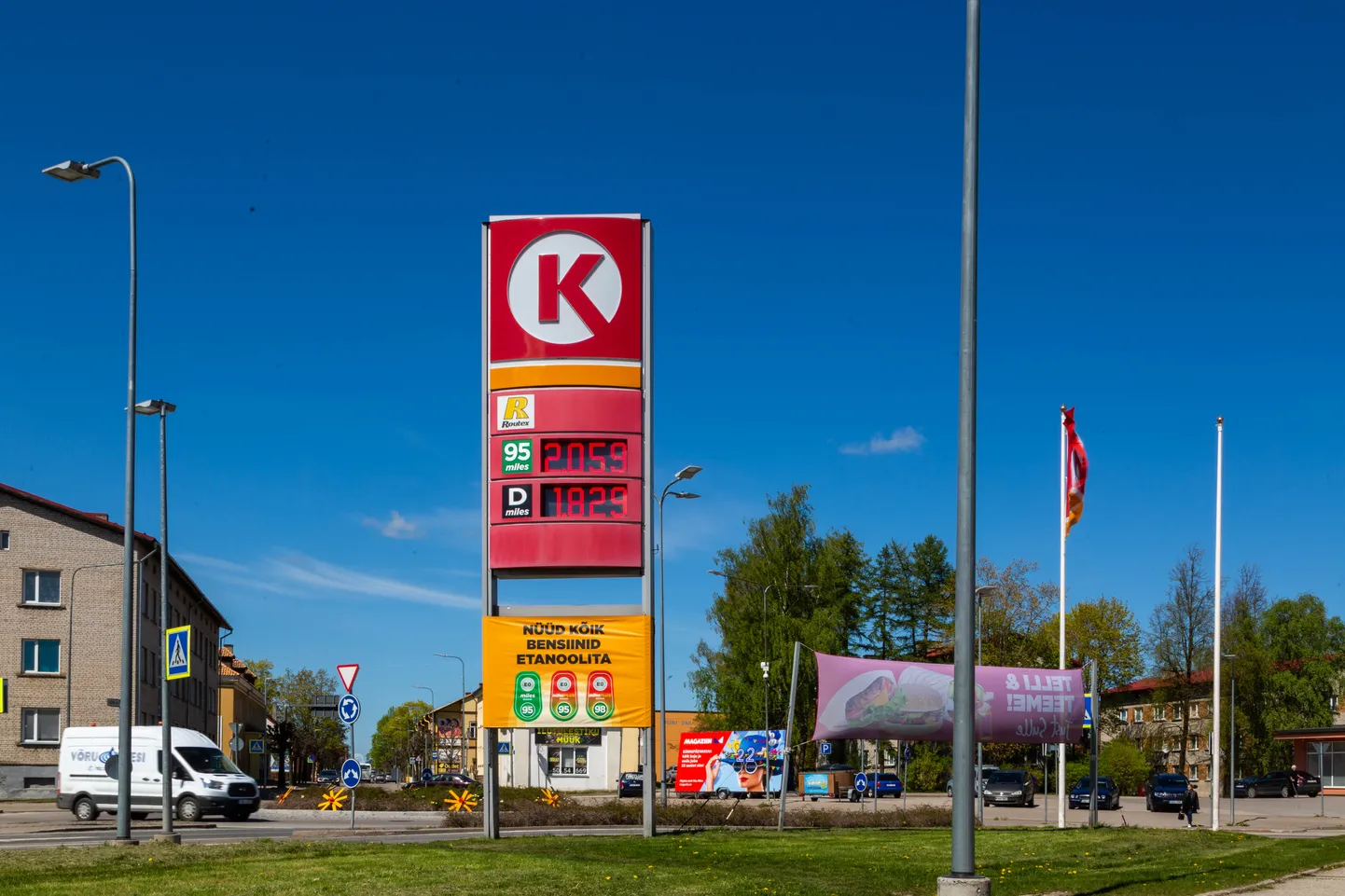 Kütuste hinnad tanklates muutuvad viimasel ajal nii kukesammu kui jänesehüppega. Üle kahe euro need õnneks veel ei küüni. Pilt on illustreeriv.