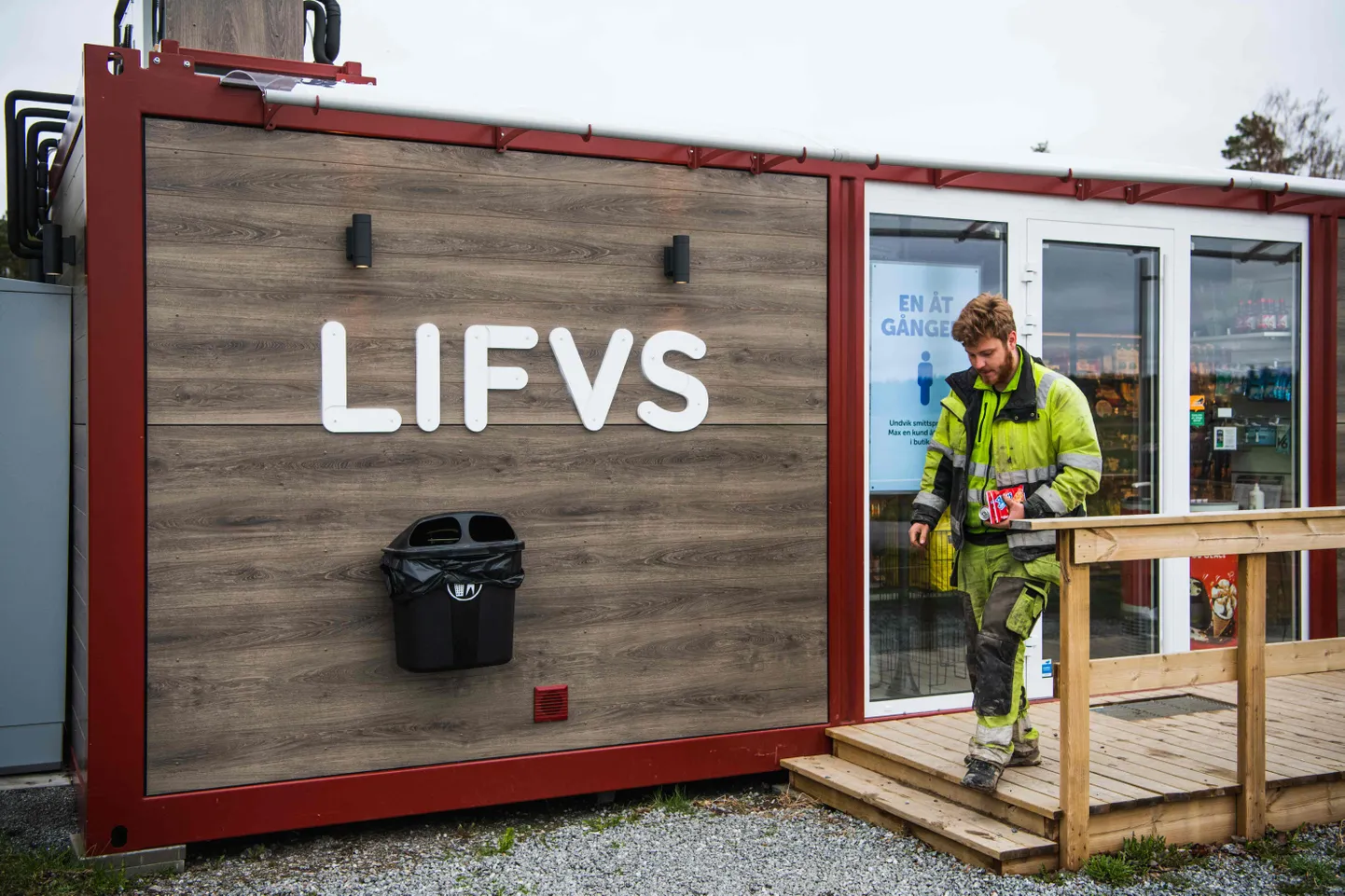 Lifvsi konteinerpood Veckholmi külas.