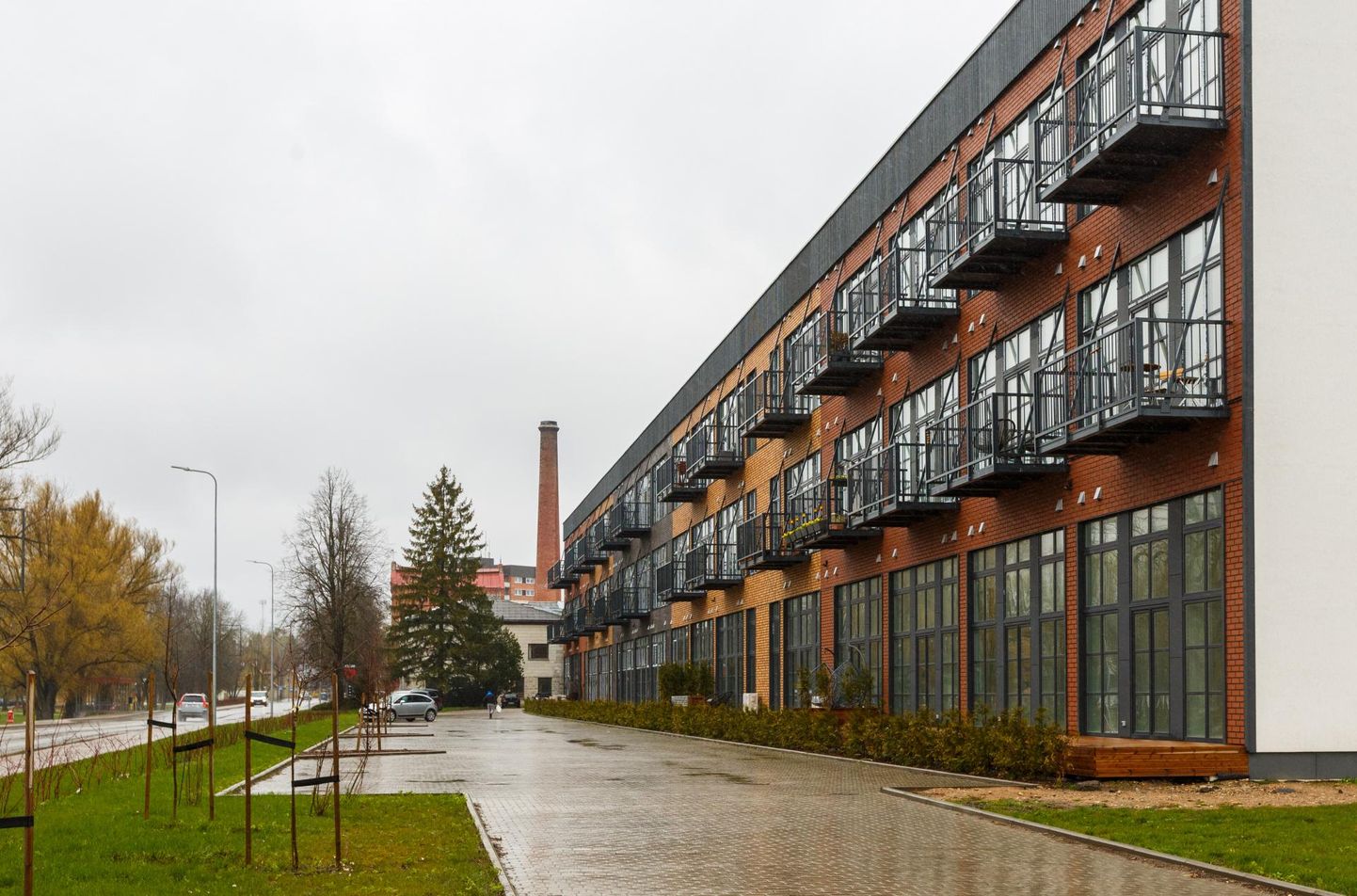 Võrus F. R. Kreuzwaldi tänaval Tamula järve ääres asuv 70 korteriga elamuarendus sai vahepealsete raskuste kiuste kasutusloa. Endine tööstushoone on ümber ehitatud elamispindadeks.