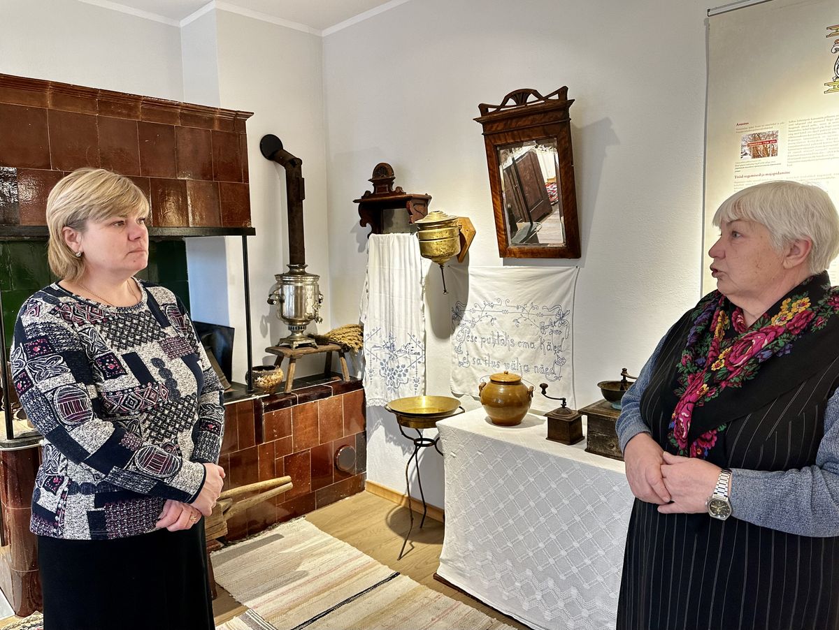 Лилли Тараканова и Анна Портнова в кухне «дома старовера».