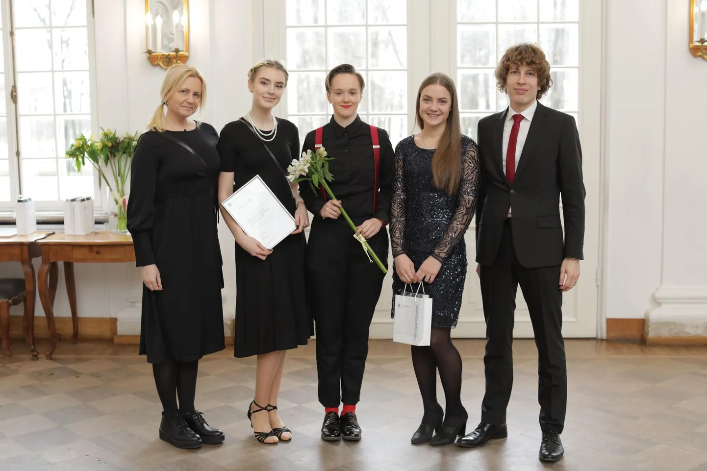 Viljandimaalt toodi esile Annabel Sõlg, Eeva Vitsut ja Andra Aavik, kes Viljandi avatud noortetoa projektijuhi Rita Pomberi juhendamisel korraldasid noorte vaimse tervise konverentsi "Terviseviidad – teadlik tee endani".