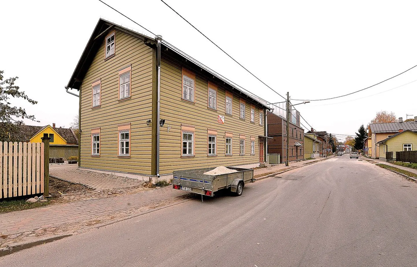Herne 45 maja Supilinnas tuli poole ehitamise pealt linna nõudel saagida madalamaks, sest see oli saanud planeeringus lubatust suurem. Probleemid hoonega jätkuvad.
