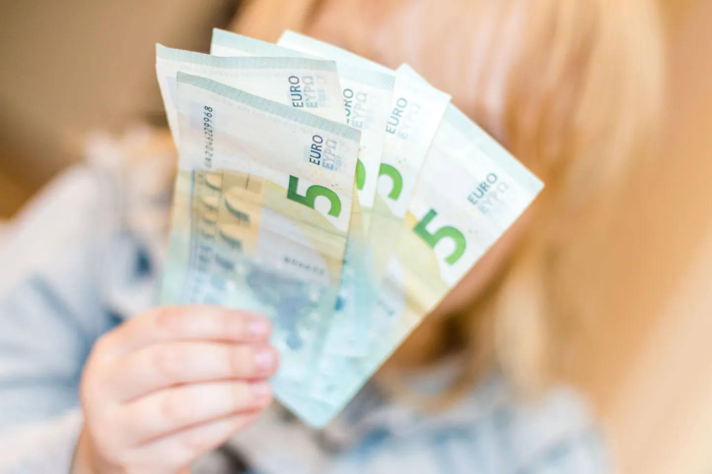 Eestlastel jään aina enam raha kätte