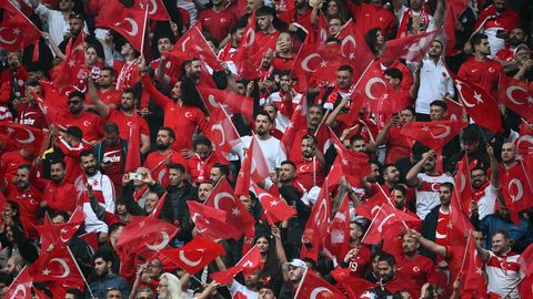 Евро-2024 ⟩ Великолепный гол 19-летнего футболиста вывел сборную Турции вперед