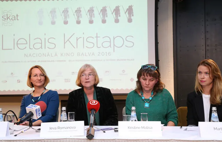 Kultūras ministre Dace Melbārde (no kreisās), Latvijas Kinematogrāfistu savienības priekšsēdētāja Ieva Romanova, "Lielā Kristapa" atlases komisijas pārstāve Kristīne Matīsa un producente Marta Bite piedalās preses konferencē, kurā iepazīstina ar nacionālajai kino balvai "Lielais Kristaps" nominēto filmu un profesionāļu sarakstu