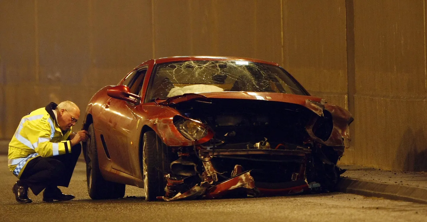 Cristiano Ronaldo puruks sõidetud Ferrari.