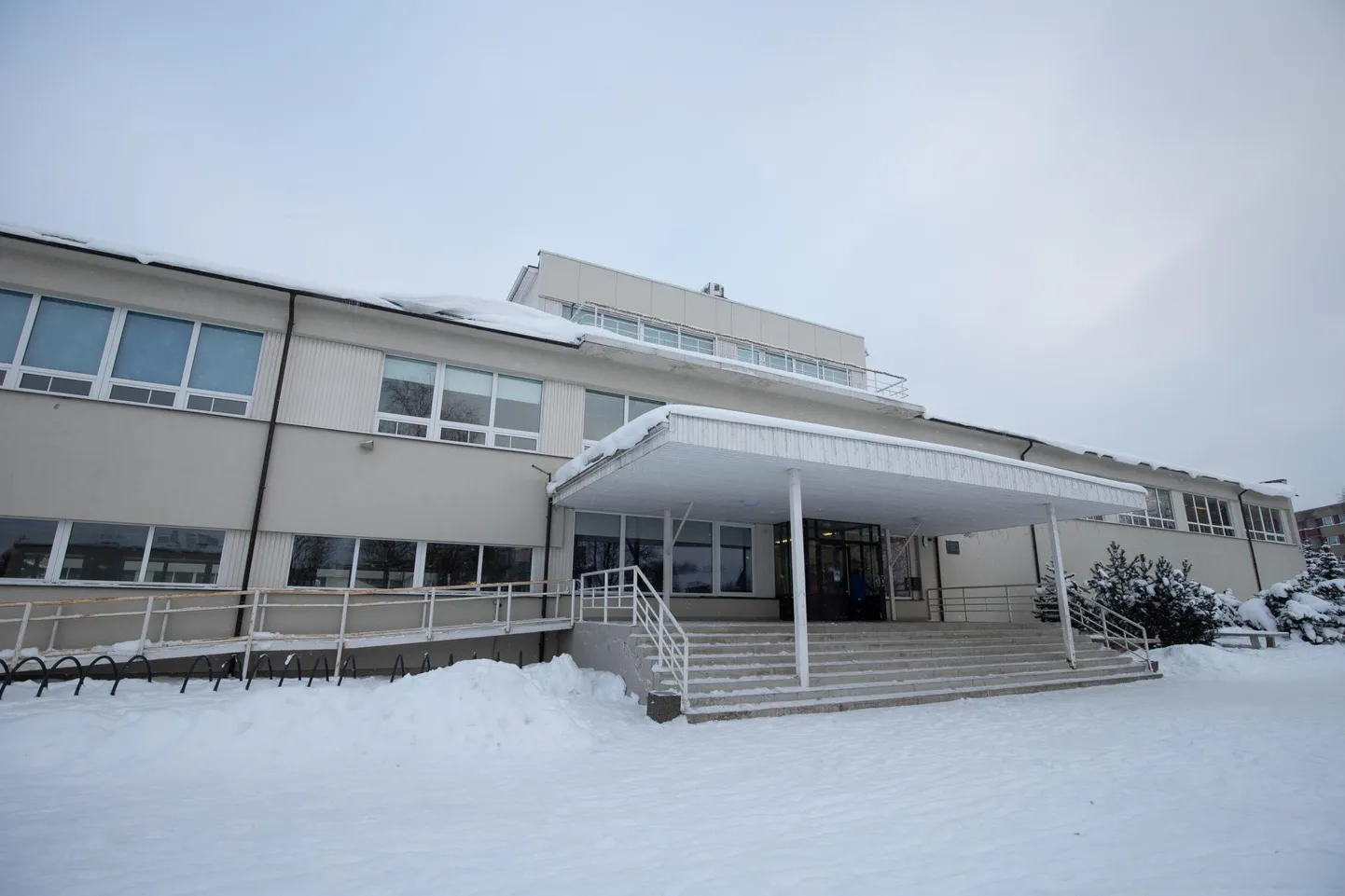 Rakvere reaalgümnaasiumi uksed on tulevast esmaspäevast õppuritele taas avatud.