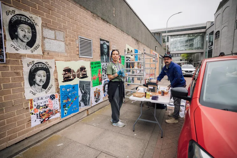 Nuart festivalil said seinale Sex Pistolsi märgilised albumikaaned loonud Jamie Reidi tööd.