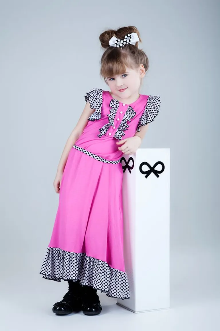 Tallinn Dolls tegi kollektsiooni pisikestele preilidele. Pildil on Koit Toome ja Kaia Triisa tütar Rebecca.